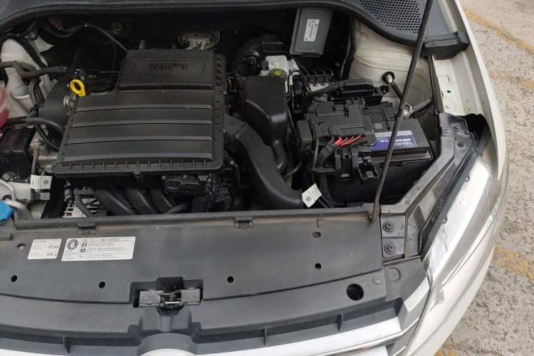 Used Volkswagen Santana 2013 1.6L Automatic Luxury Edition Engine Bay Left