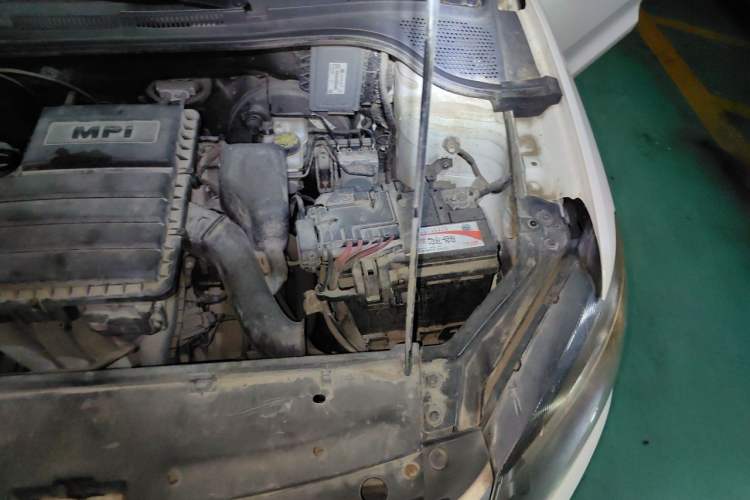 Used Volkswagen Santana 2013 1.6L Manual Fashion Edition Engine Bay Left