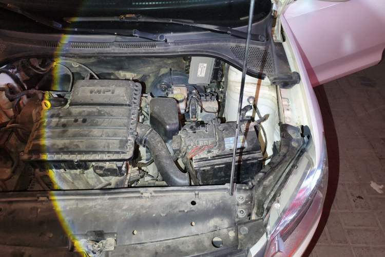 Used Volkswagen Santana 2013 1.6L Manual Comfort Edition Engine Bay Left