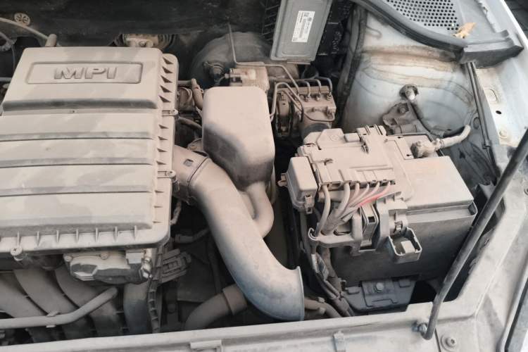 Used Volkswagen Santana 2013 1.4L Manual Comfort Edition Engine Bay Left