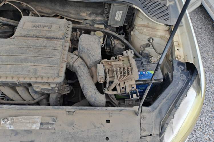 Used Volkswagen Santana 2013 1.6L Manual Fashion Edition Engine Bay Left