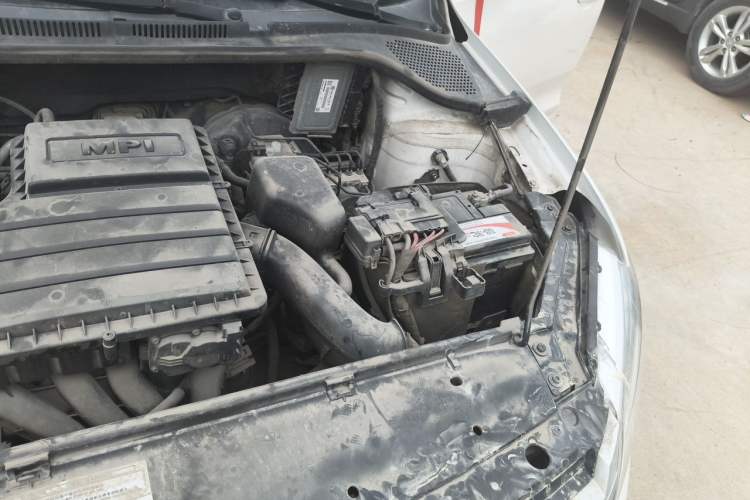 Used Volkswagen Santana 2013 1.6L Manual Comfort Edition Engine Bay Left