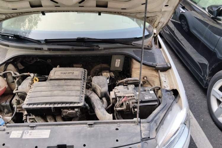 Used Volkswagen Santana 2013 1.6L Automatic Fashion Edition Engine Bay Left