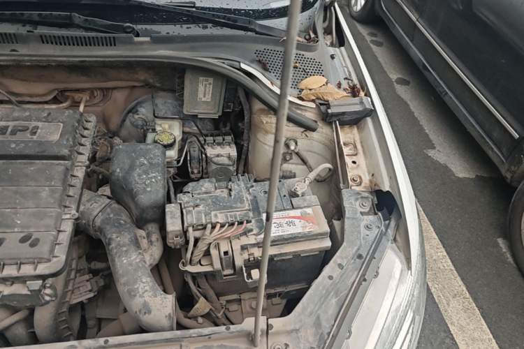 Used Volkswagen Santana 2013 1.6L Manual Comfort Edition Engine Bay Left