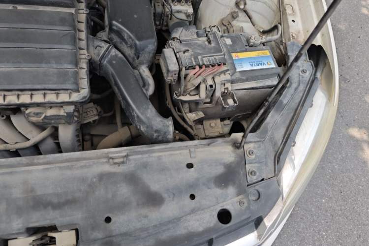 Used Volkswagen Santana 2013 1.6L Manual Comfort Edition Engine Bay Left