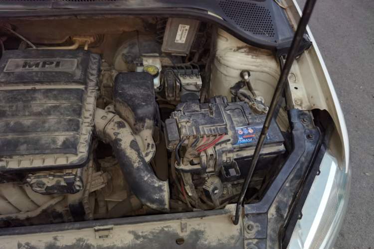 Used Volkswagen Santana 2013 1.4L Manual Fashion Edition Engine Bay Left