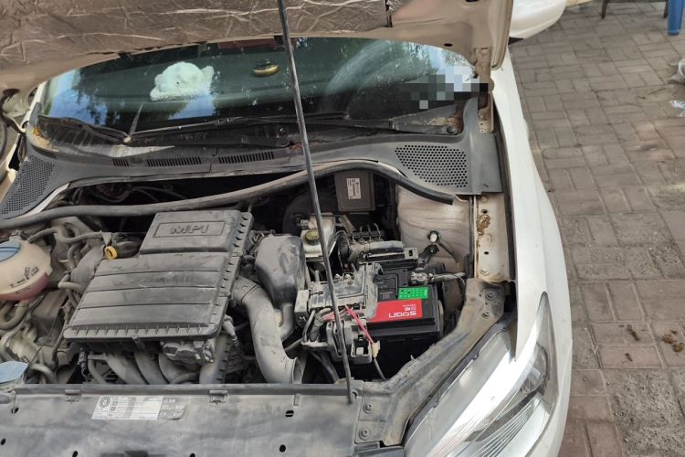 Used Volkswagen Santana 2013 1.6L Automatic Comfort Edition Engine Bay Left