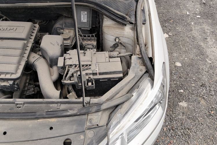 Used Volkswagen Santana 2013 1.6L Manual Fashion Edition Engine Bay Left