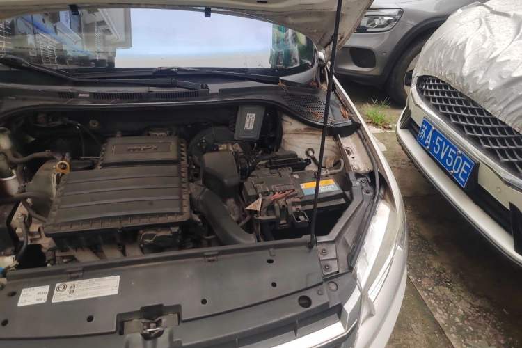 Used Volkswagen Santana 2013 1.6L Automatic Comfort Edition Engine Bay Left