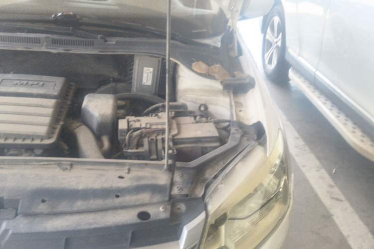 Used Volkswagen Santana 2013 1.6L Automatic Comfort Edition Engine Bay Left