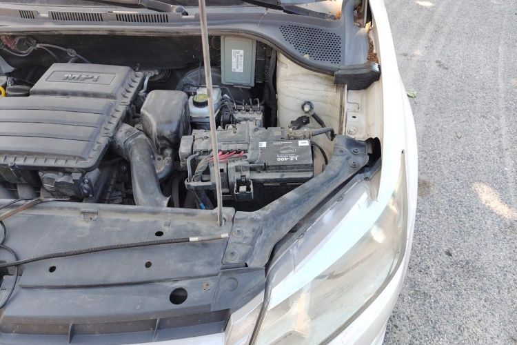 Used Volkswagen Santana 2013 1.6L Manual Fashion Edition Engine Bay Left