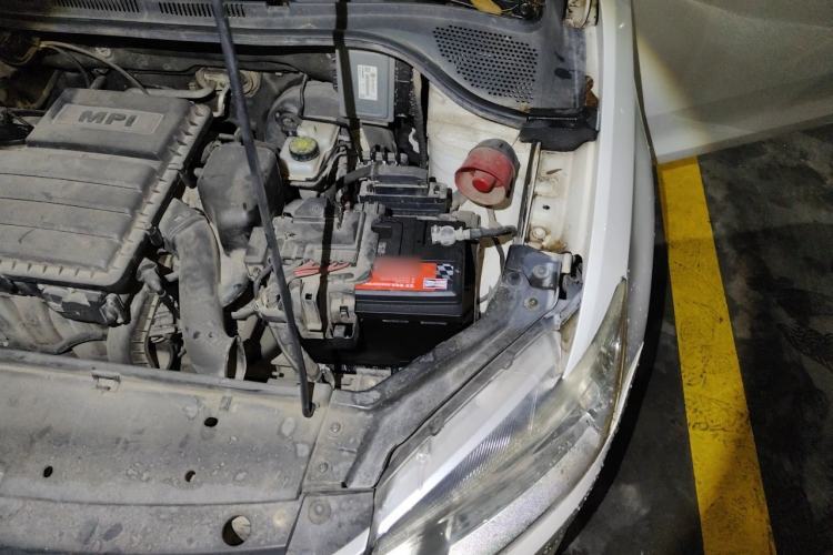Used Volkswagen Santana 2013 1.6L Automatic Fashion Edition Engine Bay Left