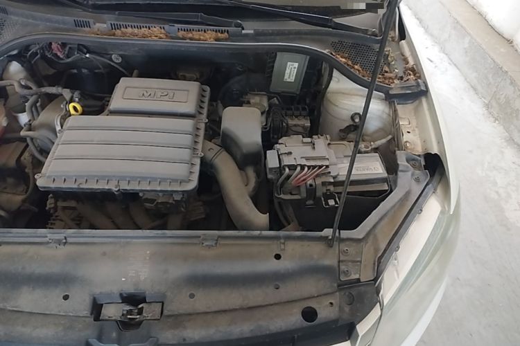 Used Volkswagen Santana 2013 1.6L Manual Comfort Edition Engine Bay Left