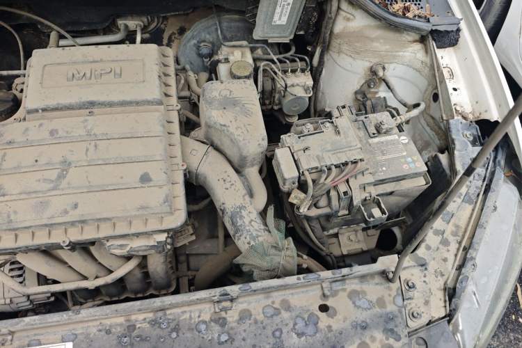 Used Volkswagen Santana 2013 1.4L Manual Fashion Edition Engine Bay Left