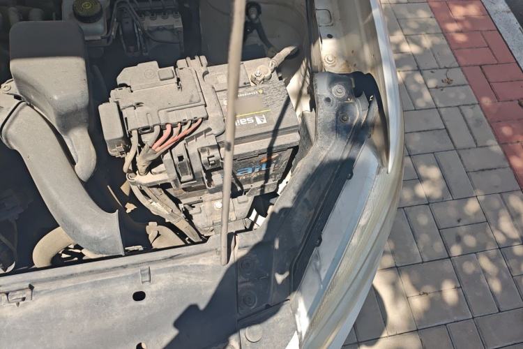 Used Volkswagen Santana 2013 1.6L Manual Comfort Edition Engine Bay Left