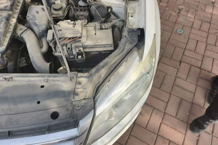 Used Volkswagen Santana 2013 1.4L Manual Comfort Edition Engine Bay Left
