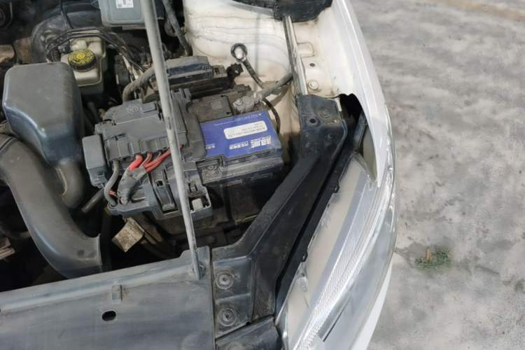 Used Volkswagen Santana 2013 1.6L Automatic Luxury Edition Engine Bay Left