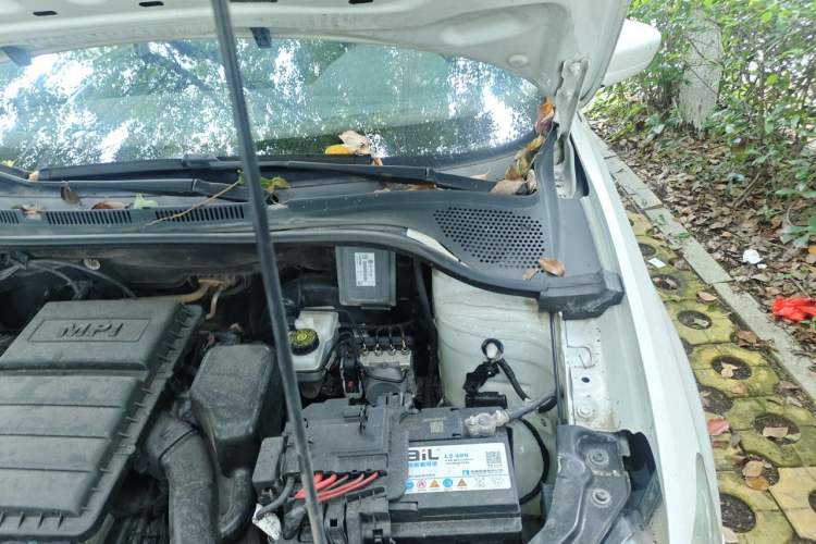 Used Volkswagen Santana 2013 1.4L Manual Fashion Edition Engine Bay Left
