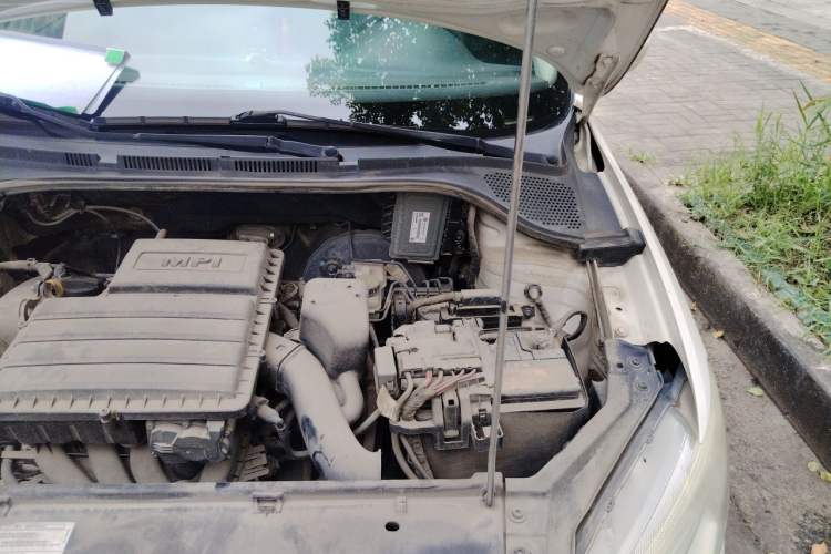 Used Volkswagen Santana 2013 1.6L Automatic Comfort Edition Engine Bay Left
