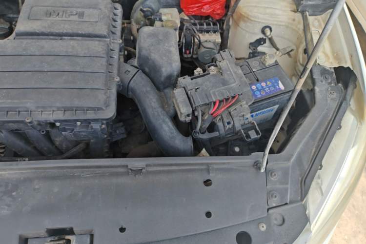 Used Volkswagen Santana 2013 1.6L Manual Fashion Edition Engine Bay Left