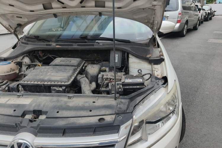 Used Volkswagen Santana 2013 1.6L Manual Comfort Edition Engine Bay Left