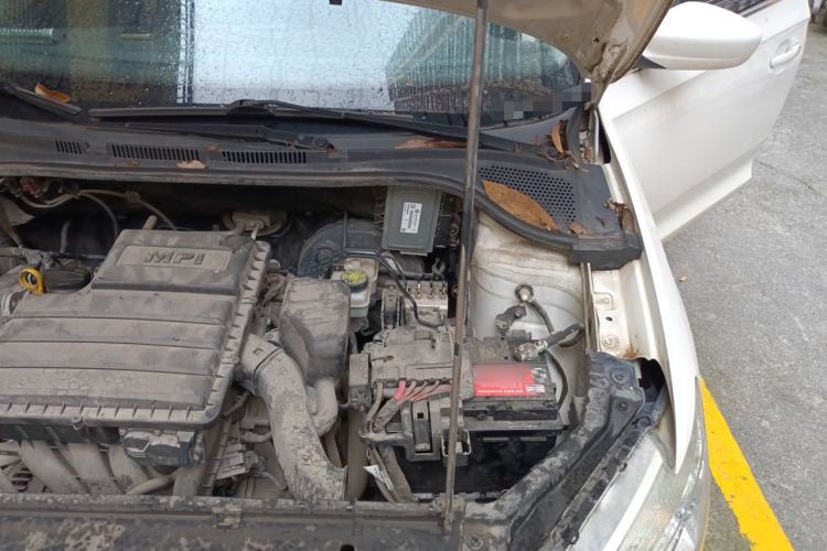 Used Volkswagen Santana 2013 1.6L Manual Luxury Edition Engine Bay Left