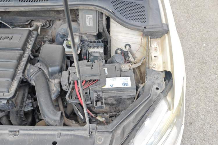 Used Volkswagen Santana 2013 1.6L Manual Fashion Edition Engine Bay Left