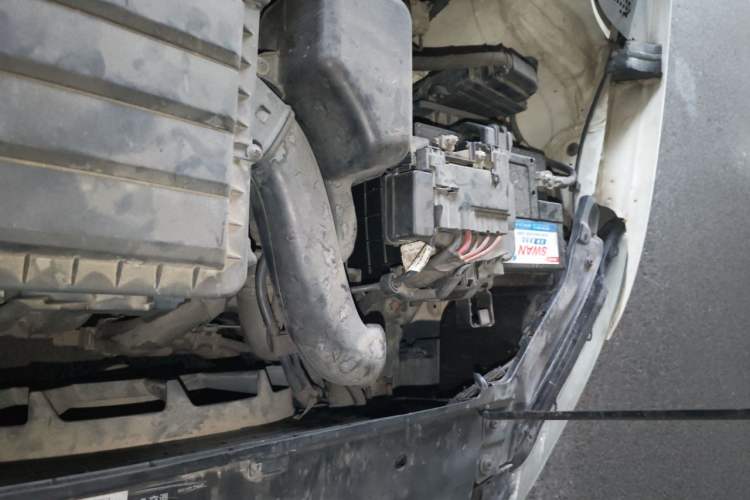Used Volkswagen Santana 2013 1.6L Automatic Comfort Edition Engine Bay Left