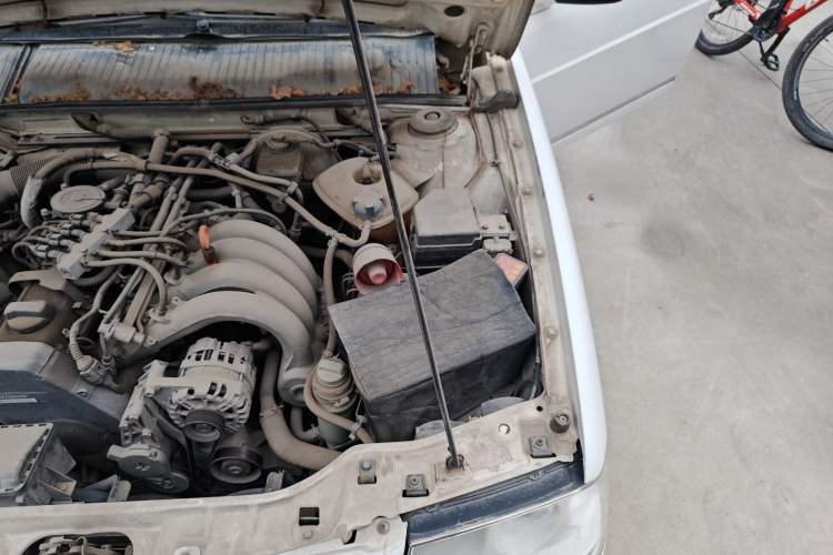 Used Volkswagen Santana  Engine Bay Left