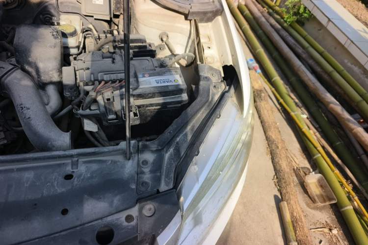 Used Volkswagen Santana 2013 1.6L Automatic Luxury Edition Engine Bay Left