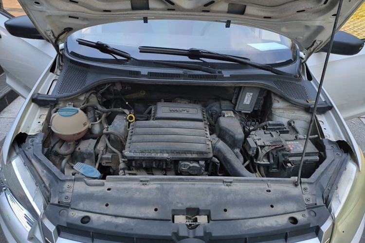 Used Volkswagen Santana 2013 1.6L Automatic Fashion Edition Engine Bay