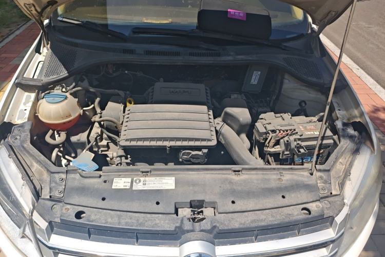 Used Volkswagen Santana 2013 1.6L Manual Comfort Edition Engine Bay