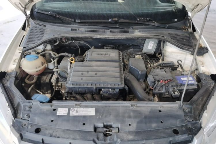 Used Volkswagen Santana 2013 1.6L Automatic Luxury Edition Engine Bay