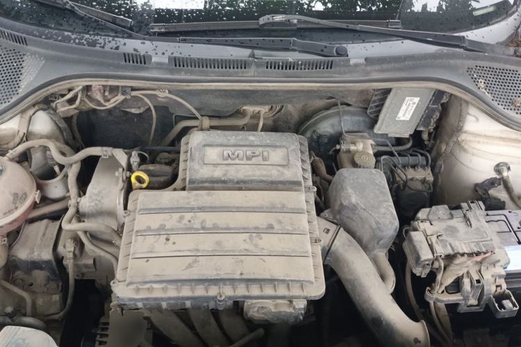 Used Volkswagen Santana 2013 1.6L Manual Comfort Edition Engine Bay