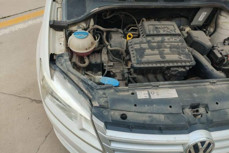Used Volkswagen Santana 2013 1.6L Manual Fashion Edition Engine Bay Right