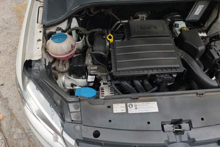 Used Volkswagen Santana 2013 1.6L Automatic Luxury Edition Engine Bay Right