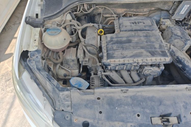 Used Volkswagen Santana 2013 1.6L Manual Fashion Edition Engine Bay Right