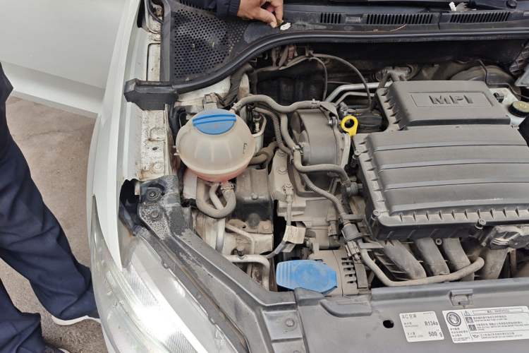 Used Volkswagen Santana 2013 1.6L Automatic Luxury Edition Engine Bay Right