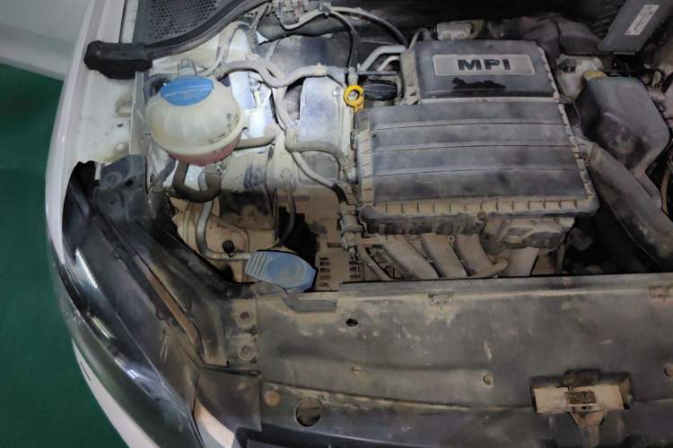 Used Volkswagen Santana 2013 1.6L Manual Fashion Edition Engine Bay Right