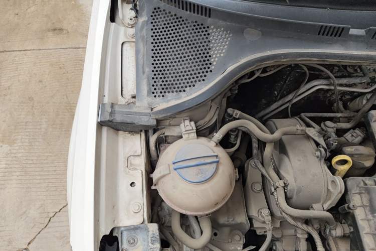 Used Volkswagen Santana 2013 1.6L Automatic Comfort Edition Engine Bay Right
