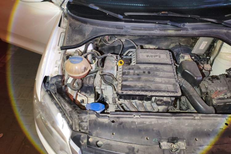 Used Volkswagen Santana 2013 1.6L Manual Comfort Edition Engine Bay Right