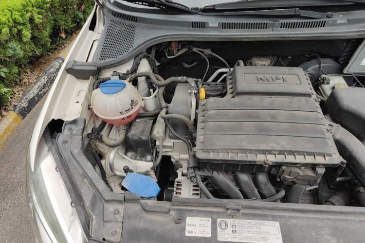 Used Volkswagen Santana 2013 1.6L Automatic Comfort Edition Engine Bay Right