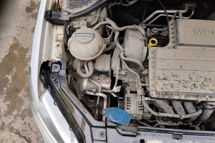 Used Volkswagen Santana 2013 1.6L Automatic Comfort Edition Engine Bay Right
