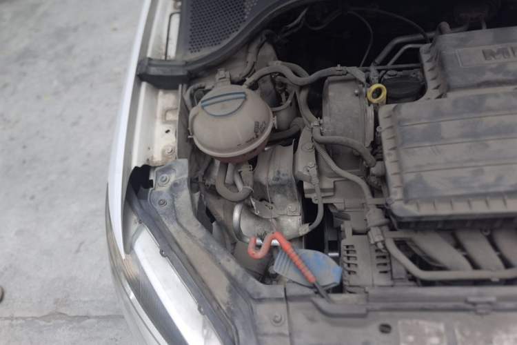 Used Volkswagen Santana 2013 1.6L Automatic Fashion Edition Engine Bay Right