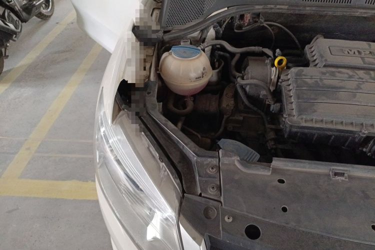 Used Volkswagen Santana 2013 1.6L Manual Luxury Edition Engine Bay Right