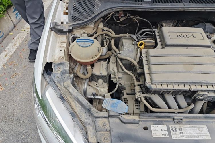 Used Volkswagen Santana 2013 1.6L Manual Fashion Edition Engine Bay Right