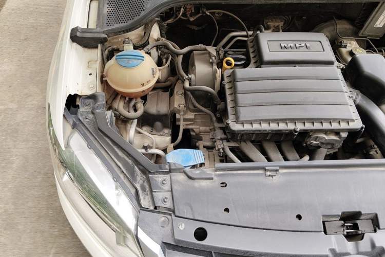 Used Volkswagen Santana 2013 1.6L Automatic Comfort Edition Engine Bay Right