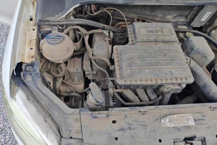 Used Volkswagen Santana 2013 1.6L Manual Fashion Edition Engine Bay Right