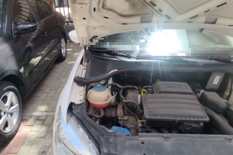 Used Volkswagen Santana 2013 1.6L Manual Comfort Edition Engine Bay Right