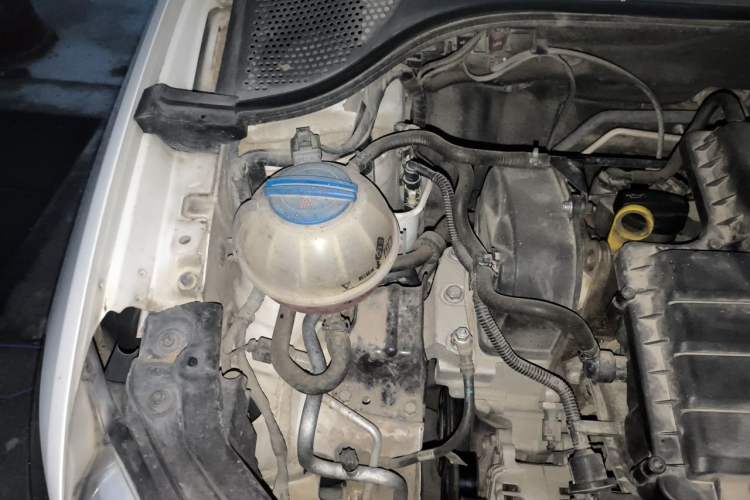 Used Volkswagen Santana 2013 1.4L Manual Comfort Edition Engine Bay Right